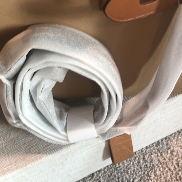 NWT Michael Kors Carmen small flap satchel camel color leather and cream - Picture 5 of 12